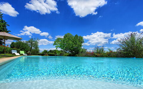 Villa Sonia: Piscina, Agua, Cielo, Naturaleza, Azul, Propiedad, Tiempo De Día, Paisaje Natural, Vacaciones, Recurso