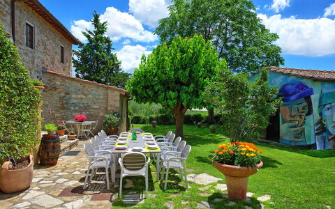 Villa Sonia: Propiedad, Yarda, Casa, Jardín, Edificio, Bienes Raíces, Árbol, Patio Interior, Hierba, Casa