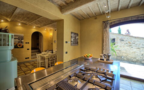 Villa Sonia: Mesa, Diseño De Interiores, Encendiendo, Madera, Bienes Raíces, Techo, Aparato De Cocina, Cocina, Sala, Edificio