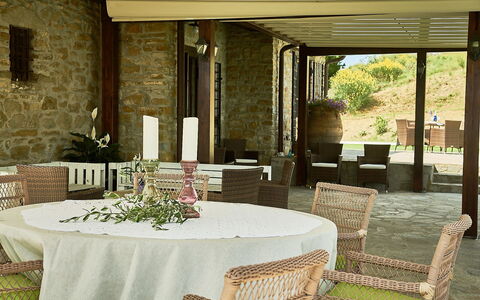 Villa Umbra: Propiedad, Manteles, Habitación, Mueble, Restaurante, Diseño De Interiores, Edificio, Mesa, Comedor, Casa