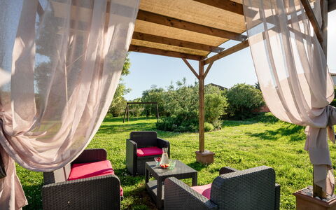 Incanto Toscano: Mueble, Mueble Para Exteriores, Silla, Sombra, Mesa Al Aire Libre, Jardín, Recurso, Estructura Al Aire Libre, Eco Hotel, Patio Interior
