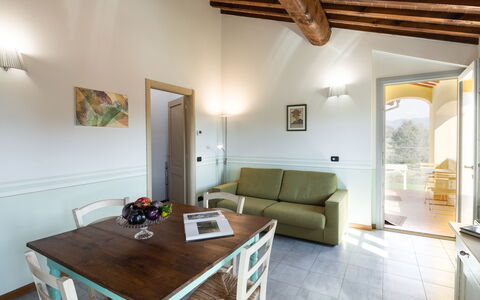 Incanto Toscano: Mesa, Propiedad, Mueble, Sofá, Marco, Madera, Encendiendo, Diseño De Interiores, Arquitectura, Sala