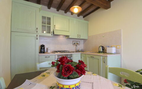 Poggio del Fabbro: Diseño De Interiores, Mueble, Piso, Techo, Cocina, Habitación, Aparato De Cocina, Suelo, Gabinetes, Mostrador