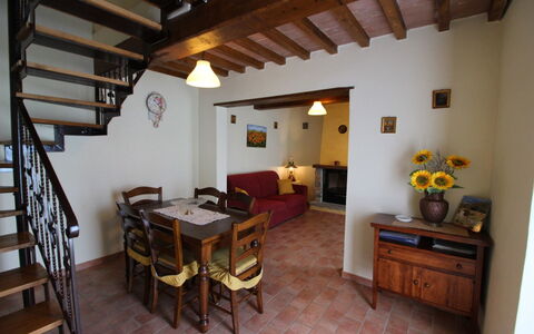 Poggio del Fabbro: Habitación, Propiedad, Edificio, Casa, Mueble, Diseño De Interiores, Bienes Raíces, Suelo, Techo, Mesa