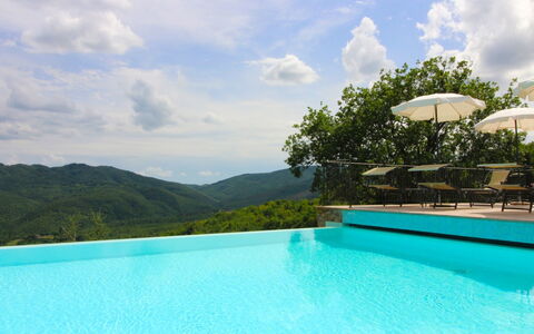 Borgo di Usciano: Agua, Nube, Cielo, Planta, Azul, Piscina, Naturaleza, Rectángulo, Cuerpo De Agua, Paisaje Natural