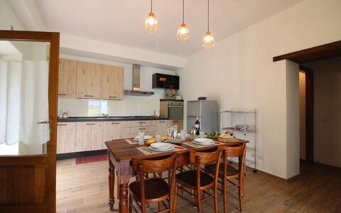 Podere i Gigli: Habitación, Propiedad, Mueble, Edificio, Suelo, Diseño De Interiores, Cocina, Casa, Madera Dura, Suelos De Madera