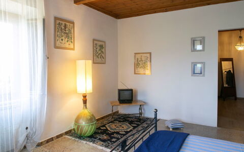 Podere i Gigli: Habitación, Propiedad, Edificio, Casa, Diseño De Interiores, Amarillo, Mueble, Bienes Raíces, Suelo, Casa