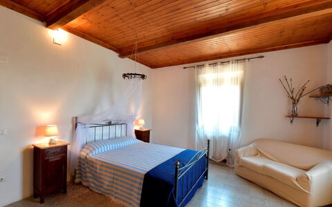 Podere i Gigli: Cama, Habitación, Habitación, Mueble, Propiedad, Sábana, Edificio, Techo, Diseño De Interiores, Suite