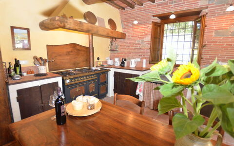 L'incanto: Habitación, Propiedad, Mueble, Edificio, Diseño De Interiores, Cocina, Mostrador, Casa, Madera Dura, Suelo