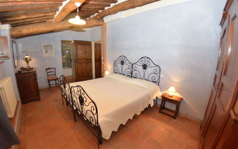 L'incanto: Habitación, Habitación, Cama, Mueble, Propiedad, Marco De La Cama, Techo, Diseño De Interiores, Sábana, Edificio