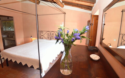 L'incanto: Propiedad, Habitación, Edificio, Mesa, Diseño De Interiores, Bienes Raíces, Mueble, Comedor, Planta, Flor