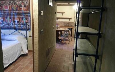 Ginestra: Propiedad, Habitación, Edificio, Suelo, Mueble, Bienes Raíces, Diseño De Interiores, Casa, Puerta, Piso