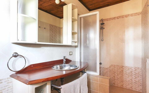 La Castagnara: Habitación, Propiedad, Baño, Edificio, Diseño De Interiores, Lavabo, Casa, Bienes Raíces, Mueble, Arquitectura