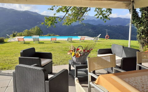 La Castagnara: Propiedad, Habitación, Pared, Casa, Mesa, Mueble, Casa, Sombra, Bienes Raíces, Hierba