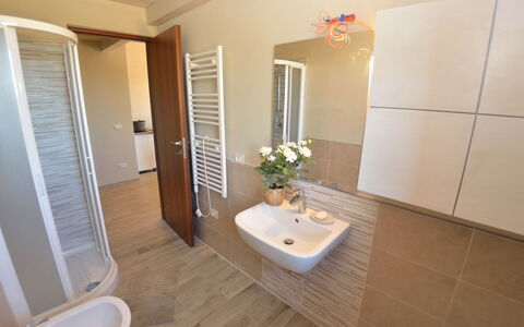 Ai Salici: Baño, Propiedad, Habitación, Loseta, Suelo, Edificio, Baño, Diseño De Interiores, Bienes Raíces, Arreglo De Tubería