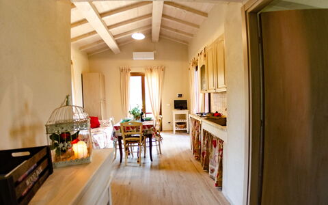 Ai Salici: Habitación, Propiedad, Techo, Diseño De Interiores, Edificio, Mueble, Suelo, Comedor, Casa, Bienes Raíces