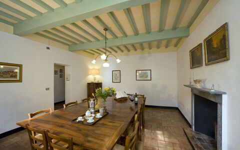 Villa Dorella Di Montaperti: Propiedad, Habitación, Edificio, Techo, Casa, Diseño De Interiores, Mueble, Bienes Raíces, Comedor, Suelo