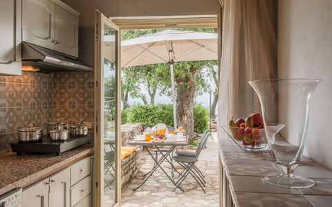 Villa Del Santo Bastiano: Mostrador, Habitación, Propiedad, Diseño De Interiores, Cocina, Mueble, Casa, Edificio, Casa, Bienes Raíces