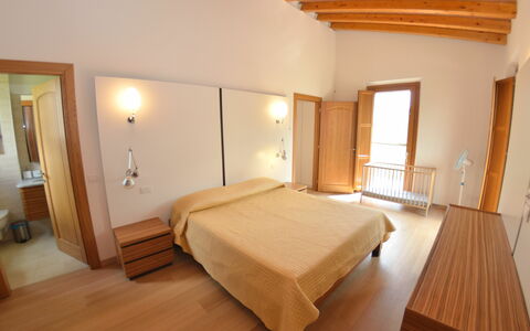 Il Sogno Tra i Vigneti: Cama, Habitación, Habitación, Mueble, Propiedad, Edificio, Suelo, Diseño De Interiores, Marco De La Cama, Sábana