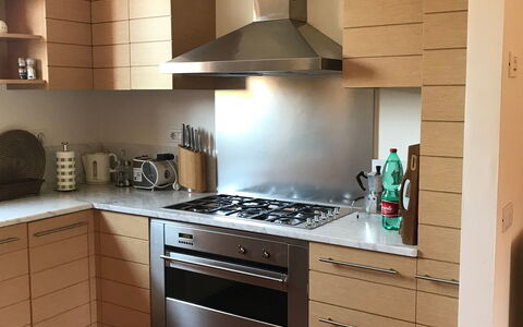 Il Sogno Tra i Vigneti: Mostrador, Mueble, Gabinetes, Estufa De Cocina, Habitación, Cocina, Propiedad, Diseño De Interiores, Suelo, Electrodoméstico