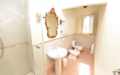 Collina Lagomare: Propiedad, Baño, Habitación, Diseño De Interiores, Pared, Casa, Arreglo De Tubería, Baño, Arquitectura, Bienes Raíces