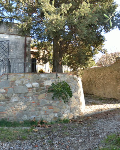 La Cipressa: Pared, Propiedad, Edificio, Árbol, Casa, Restos, Arquitectura, El Terreno Del Lote, Pared De Piedra, Klippe