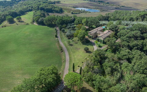 Castello D'Ombrone: Planta, Ecorregión, Paisaje Natural, Entorno Natural, El Terreno Del Lote, Edificio, Árbol, Tierras Altas, Diseño Urbano, Hierba