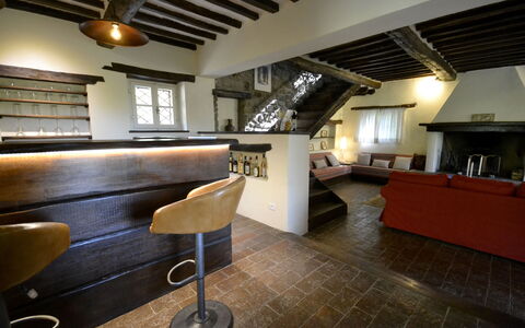 Villa Del Castagno: Propiedad, Diseño De Interiores, Edificio, Habitación, Mueble, Mostrador, Suelo, Arquitectura, Bienes Raíces, Desván