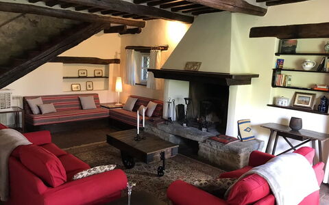 Villa Del Castagno: Sala, Habitación, Diseño De Interiores, Propiedad, Mueble, Edificio, Casa, Desván, Mesa, Techo