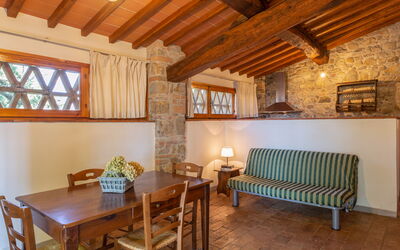 pratale-apartments-chianti-tavernelle-val-di-pesa-farmhouse-bilo-apartment-living-room-kitchen