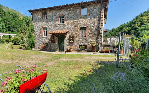 Casa Irene: Planta, Propiedad, Ventana, Cielo, Hierba, Edificio, El Terreno Del Lote, Paisaje Natural, Árbol, Ocio