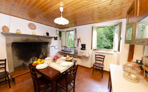 Il Molino: Mueble, Mesa, Ventana, Silla, Madera, Vajilla, Diseño De Interiores, Arquitectura, Sala, Suelo