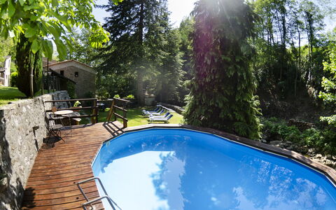 Il Molino: Agua, Planta, Edificio, Árbol, Piscina, Cuerpo De Agua, Ocio, Paisaje Natural, Sombra, Hierba