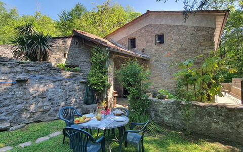 Il Molino: Planta, Edificio, Propiedad, Mesa, Ventana, Cielo, Casa, Silla, Árbol, El Terreno Del Lote