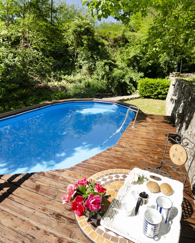 Il Molino: Agua, Planta, Propiedad, Piscina, Flor, Árbol, Mueble Para Exteriores, Cuerpo De Agua, Sombra, Madera