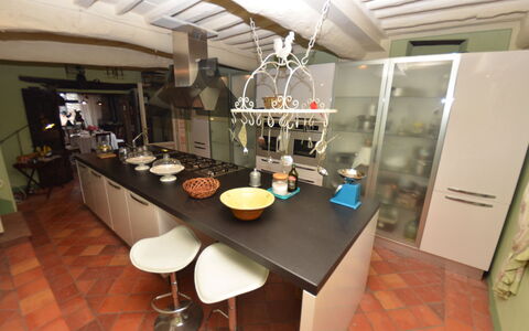 Borgo Bucatra Buonvento: Propiedad, Habitación, Diseño De Interiores, Edificio, Mesa, Bienes Raíces, Techo, Mueble, Comedor, Mostrador