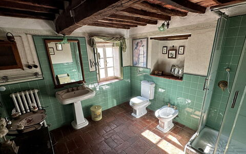 Borgo Bucatra Buonvento: Propiedad, Ventana, Arreglo De Tubería, Diseño De Interiores, Suelo, Lavabo, Edificio, Baño, Piso, Marco