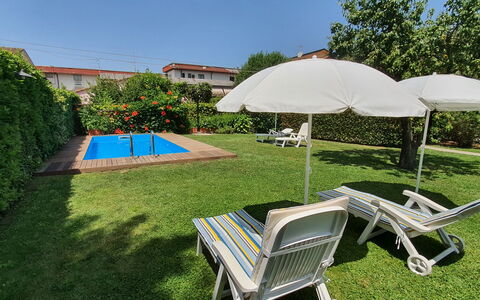 La Capannella: Planta, Cielo, Mueble, Paraguas, Sombra, Mueble Para Exteriores, Arquitectura, Árbol, Silla, Hierba