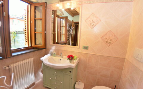 La Capannella: Baño, Propiedad, Habitación, Diseño De Interiores, Edificio, Casa, Bienes Raíces, Mueble, Bañera, Casa