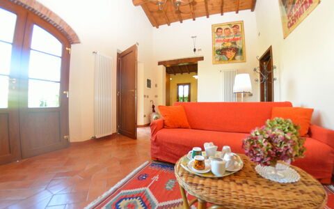 La Capannella: Habitación, Propiedad, Mueble, Sala, Diseño De Interiores, Suelo, Edificio, Techo, Madera Dura, Mesa