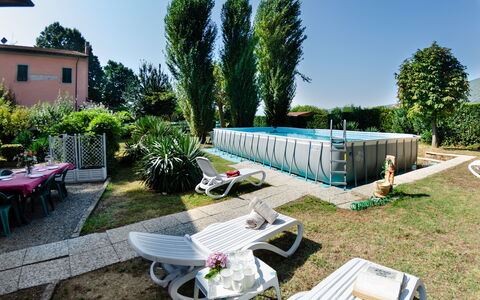 Villa Elisa: Propiedad, Yarda, Patio Interior, Casa, Bienes Raíces, Edificio, Casa, Jardín, Hierba, Arquitectura