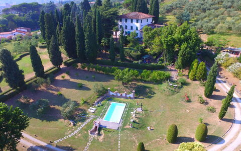 Villa Il Borghetto: Fotografía Aérea, Vista Panorámica, Propiedad, Inmuebles, Paisaje, Fotografía, Árbol, Arquitectura, Edificio, Casa
