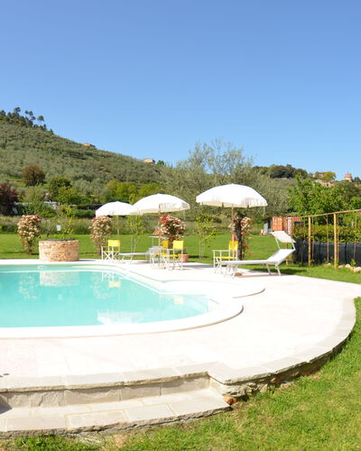 Al Vecchio Pozzo: Piscina, Propiedad, Bienes Raíces, Inmuebles, Casa, Hierba, Edificio, Barrio Residencial, Casa, Villa