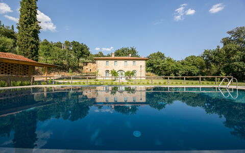 Villa Mezzavia: Piscina, Propiedad, Agua, Piscina De Reflejo, Cielo, Inmuebles, Edificio, Arquitectura, Casa, Reflexión