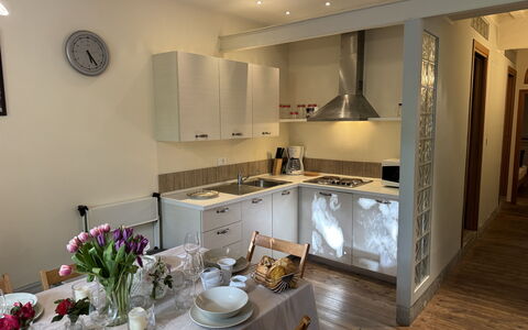 Alle Mura: Mueble, Diseño De Interiores, Piso, Suelo, Madera, Cocina, Mostrador, Techo, Habitación, Aparato De Cocina