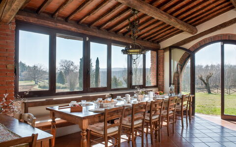 Villa Felciai: Mesa, Mueble, Propiedad, Cielo, Silla, Madera, Diseño De Interiores, Sombra, Planta