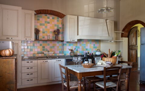 Villa Fabbri: Gabinetes, Mostrador, Propiedad, Mesa, Mueble, Cocina, Madera, Aparato De Cocina, Diseño De Interiores, Encendiendo