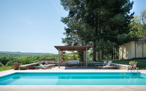 Villa Fabbri: Agua, Planta, Cielo, Piscina, Sombra, Árbol, Material Compuesto, Hierba, Rectángulo, Ocio