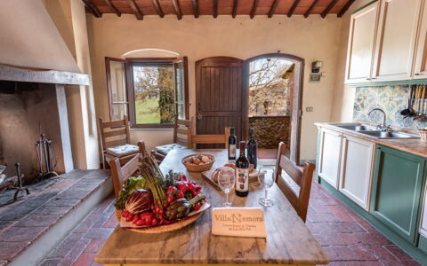 Terrazza e Libreria: Propiedad, Mesa, Mueble, Gabinetes, Ventana, Fregadero, Madera, Sofá, Lavabo, Planta De Casa