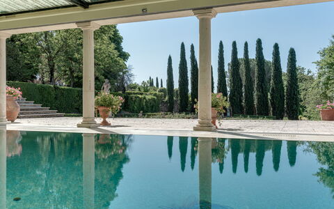 Terrazza e Libreria: Agua, Planta, Cielo, Edificio, Piscina, Árbol, Ocio, Bienes Raíces, Material Compuesto, Paisaje